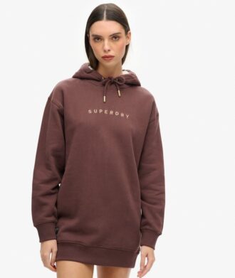Abito con cappuccio e logo metallico di lusso