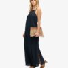 Abito da spiaggia lungo con scollo all’americana in pizzo