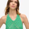 Abito lungo con scollo all’americana in maglia all’uncinetto