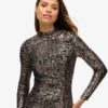 Abito midi con paillettes e schiena scoperta