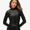 Abito midi con paillettes e schiena scoperta