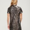 Abito T-shirt con paillettes e collo alto