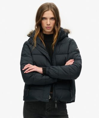 Giacca corta con cappuccio in stile pantaloncini