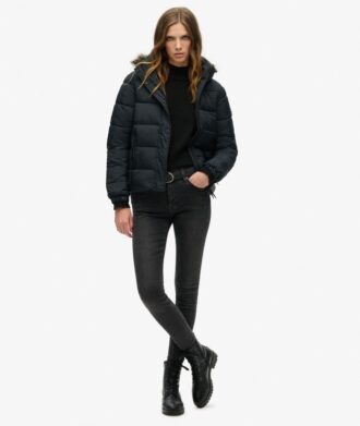 Giacca corta con cappuccio in stile pantaloncini