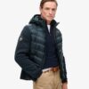 Giacca ibrida in maglia con cappuccio