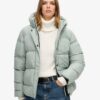Giacca sportiva imbottita di media lunghezza con cappuccio Hooded Giacca sportiva imbottita di media lunghezza con cappuccio Hooded