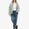 Giacca sportiva imbottita di media lunghezza con cappuccio Hooded Giacca sportiva imbottita di media lunghezza con cappuccio Hooded