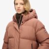 Giacca sportiva imbottita di media lunghezza con cappuccio Hooded Giacca sportiva imbottita di media lunghezza con cappuccio Hooded