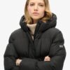 Giacca sportiva imbottita di media lunghezza con cappuccio Hooded