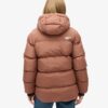 Giacca sportiva imbottita di media lunghezza con cappuccio Hooded Giacca sportiva imbottita di media lunghezza con cappuccio Hooded