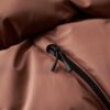Giacca sportiva imbottita di media lunghezza con cappuccio Hooded Giacca sportiva imbottita di media lunghezza con cappuccio Hooded