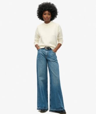 Jeans a zampa larga con orlo grezzo