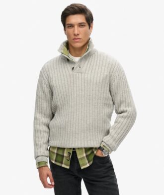 Maglione a coste con mezzo bottone