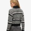 Maglione corto a collo alto in maglieria Maglione corto a collo alto in maglieria