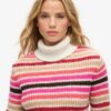 Maglione corto a righe con collo alto
