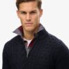Maglione Jacob in maglieria con lavorazione a trecce e mezza zip Maglione Jacob in maglieria con lavorazione a trecce e mezza zip