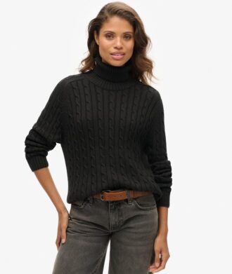 Maglione morbido a collo alto con trecce