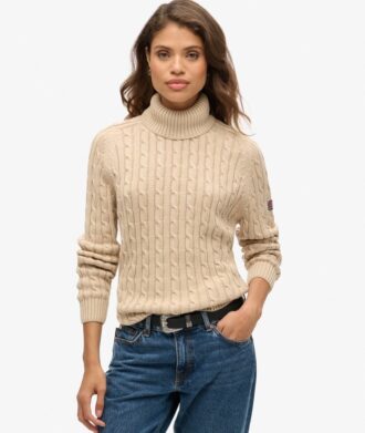 Maglione morbido a collo alto con trecce