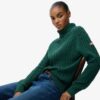 Maglione morbido a collo alto con trecce