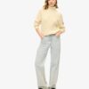 Maglione morbido a collo alto con trecce Maglione morbido a collo alto con trecce