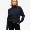 Maglione morbido a collo alto con trecce Maglione morbido a collo alto con trecce