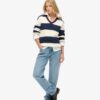 Maglione oversize a righe con collo a V e trecce Maglione oversize a righe con collo a V e trecce