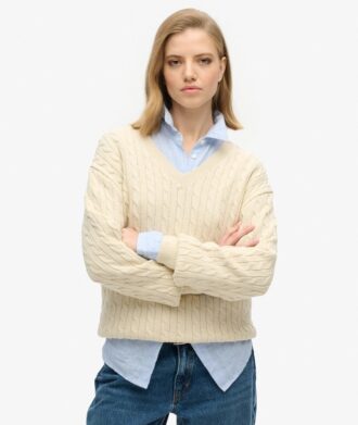 Maglione oversize con collo a V e lavorazione a trecce