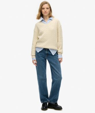Maglione oversize con collo a V e lavorazione a trecce