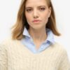 Maglione oversize con collo a V e lavorazione a trecce