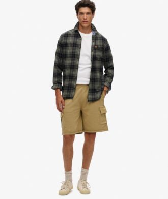 Pantaloncini cargo con cuciture a contrasto