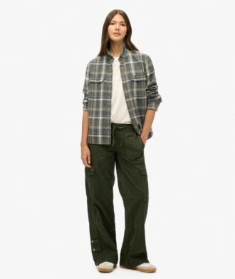 Pantaloni cargo a vita bassa e gamba larga