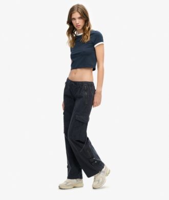 Pantaloni cargo a vita bassa e gamba larga