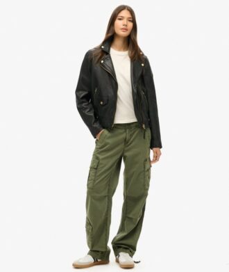 Pantaloni cargo a vita bassa e taglio dritto