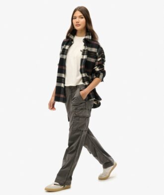 Pantaloni cargo a vita bassa e taglio dritto