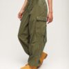 Pantaloni larghi da paracadutista