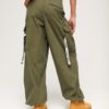 Pantaloni larghi da paracadutista