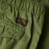 Pantaloni larghi da paracadutista