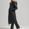 Puffer lungo imbottito leggero con cappuccio in pelliccia sintetica