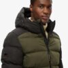 Puffer sportivo con cappuccio a blocchi di colore
