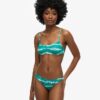 Slip da bikini riciclati con stampa tie-dye