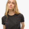T-shirt aderente con logo Essential T-shirt aderente con logo Essential