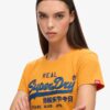 T-shirt aderente con logo Vintage ricamato T-shirt aderente con logo Vintage ricamato