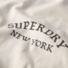 T-shirt ampia con grafica sul retro