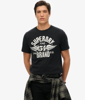 T-shirt classica con grafica rivisitata