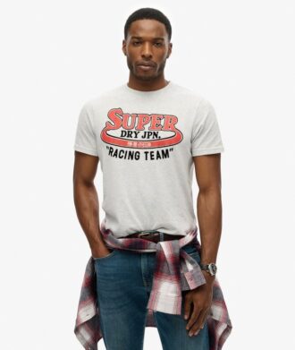 T-shirt classica con grafica rivisitata