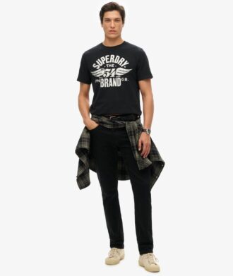 T-shirt classica con grafica rivisitata