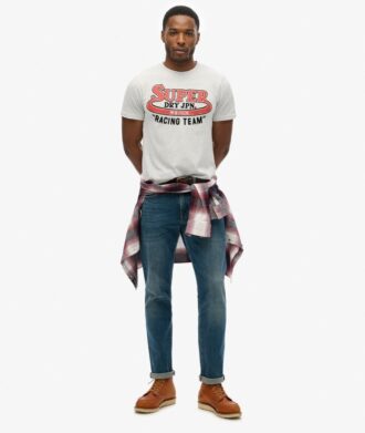 T-shirt classica con grafica rivisitata