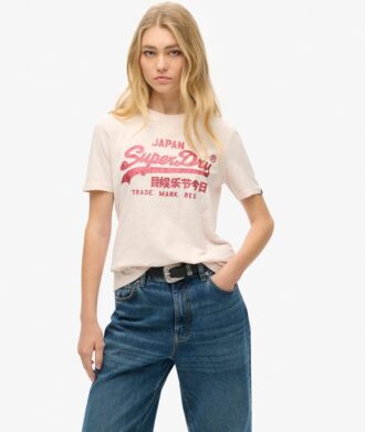 T-shirt comoda con logo metallico