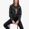 T-shirt comoda con stampa poster punk lo-fi