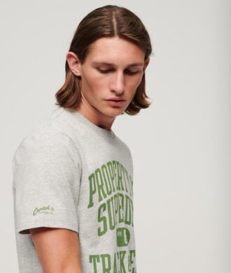 T-shirt con grafica Athletic College